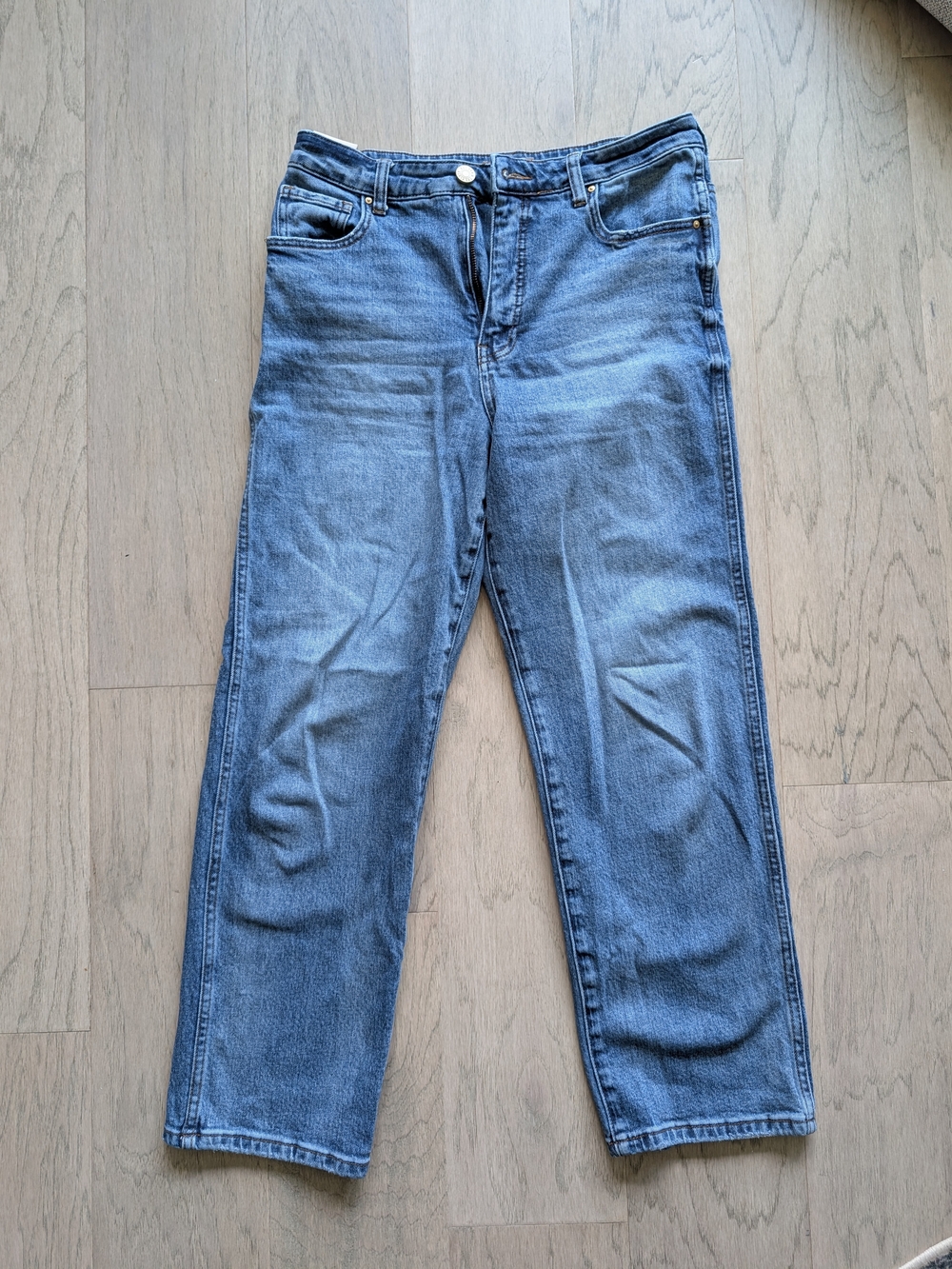 Kut from the Kloth Women’s Straight Leg Jeans in Light Blue Wash